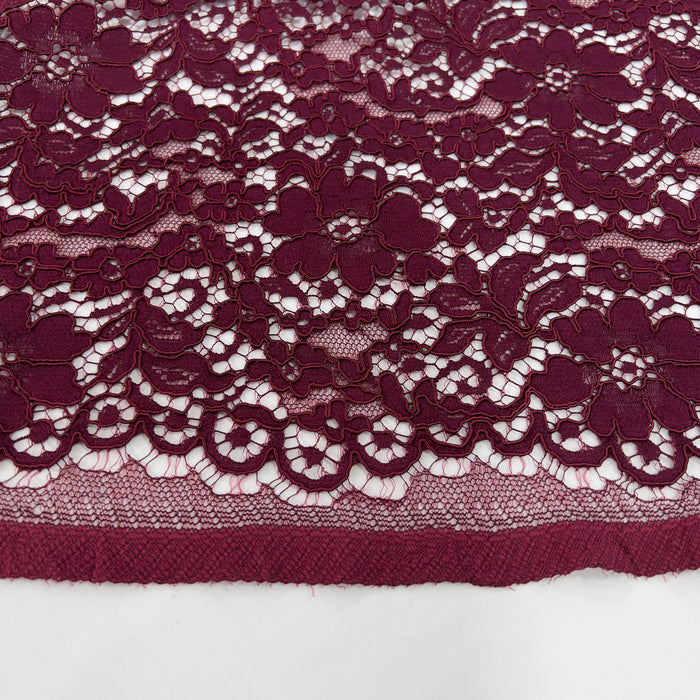 Pizzo Chantilly seta smerlato fiori bordeaux Diffusione Tessuti Pizzo Chantilly seta smerlato fiori bordeaux