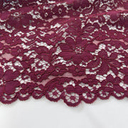 Pizzo Chantilly seta smerlato fiori bordeaux Diffusione Tessuti Pizzo Chantilly seta smerlato fiori bordeaux