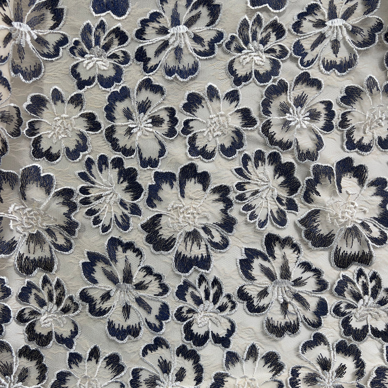 Tulle con fiori di ciliegio ricamato Diffusione Tessuti Tulle con fiori di ciliegio ricamato