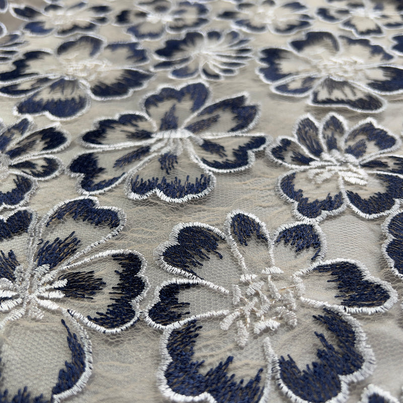 Tulle con fiori di ciliegio ricamato Diffusione Tessuti Tulle con fiori di ciliegio ricamato