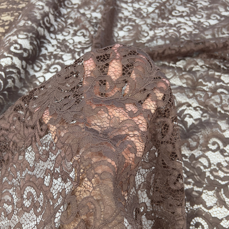 Pizzo Chantilly smerlato foliage Diffusione Tessuti Pizzo Chantilly smerlato foliage