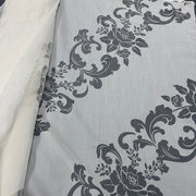 Tenda devoré barocca floreale in poliestere, con orlo piombato e altezza 300 cm, ideale per ambienti eleganti.