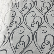 Tenda in poliestere devoré con fantasia riccioli barocchi, altezza 300 cm, orlo piombato, decorazione elegante e moderna per interni luminosi.