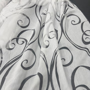 Tenda in poliestere devoré con fantasia riccioli barocchi, altezza 300 cm, orlo piombato, decorazione elegante e moderna per interni luminosi.