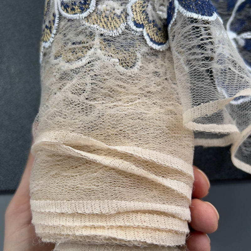 Tulle con fiori di ciliegio ricamato - Diffusione Tessuti