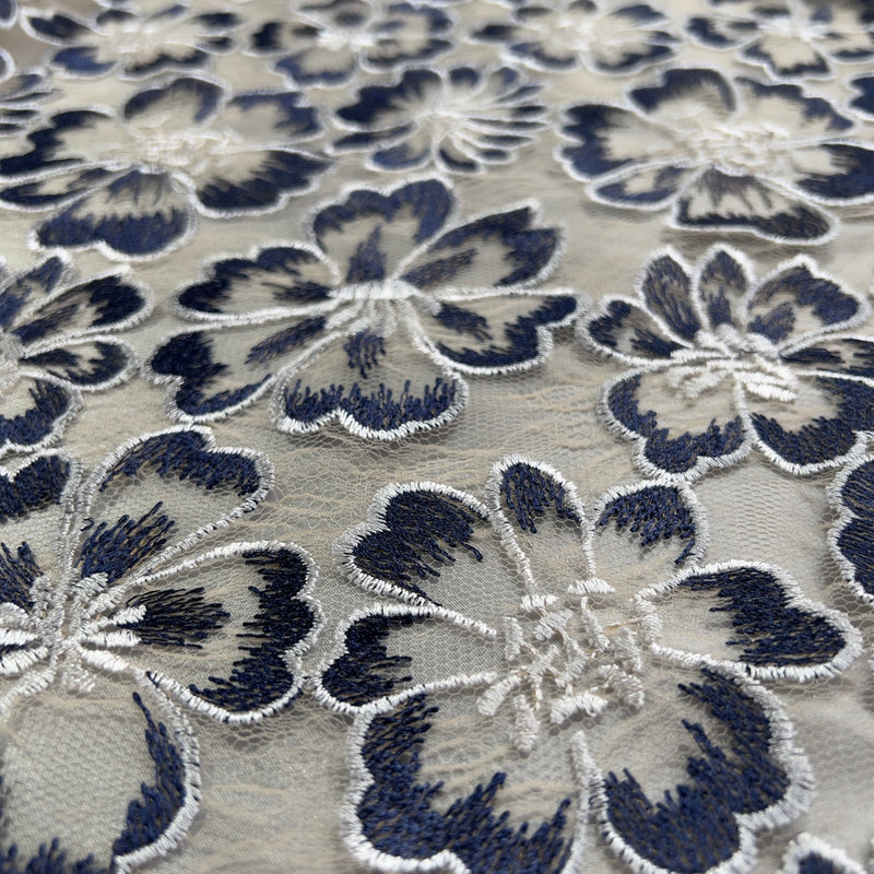 Tulle con fiori di ciliegio ricamato - Diffusione Tessuti